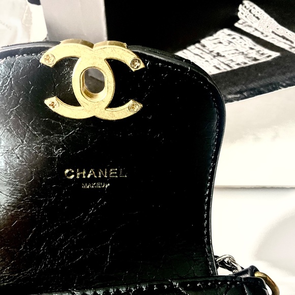 CHANEL BEAUTE MAKEUP CASHMERE & SILK SCARF & CROSSBODY BAG AND CHANGE/ KEY PURSE - Picture 15 of 16